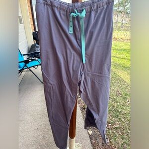 MC 2 scrub pants gray pockets tie waist 3x great condition